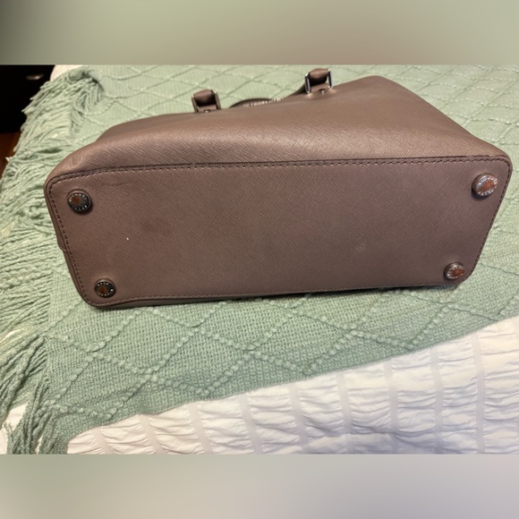 Micheal Kors Purse with Crossbody Strap - Picture 3 of 3